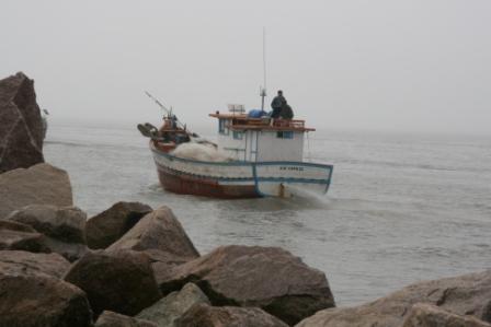 Fischerboot an der Mole